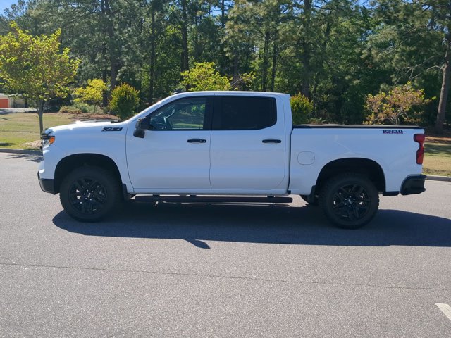 Used 2025 Chevrolet Silverado 1500 LT Trail Boss w/ Convenience Package II AWD/4WD image 2