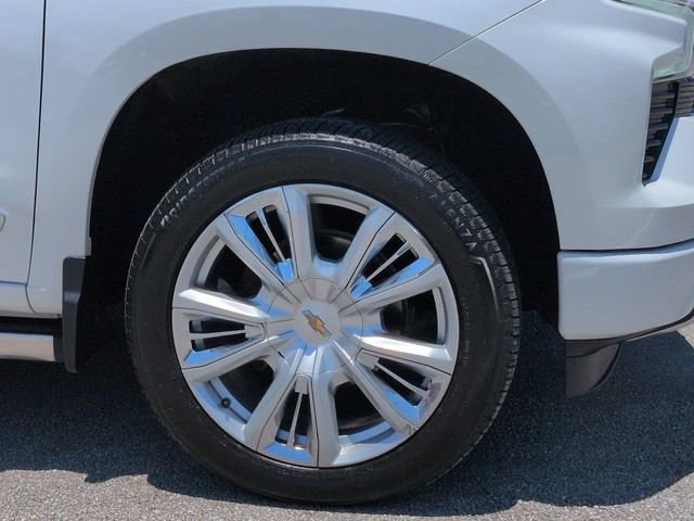 Used 2024 Chevrolet Silverado 1500 High Country w/ Technology Package AWD/4WD image 11