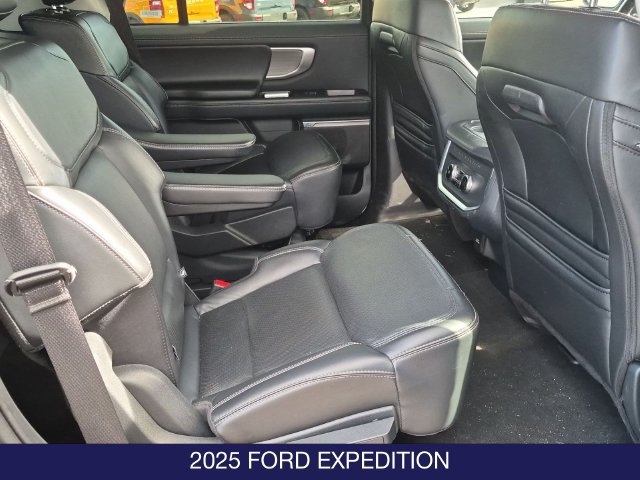 Certified 2025 Ford Expedition Platinum AWD/4WD image 21