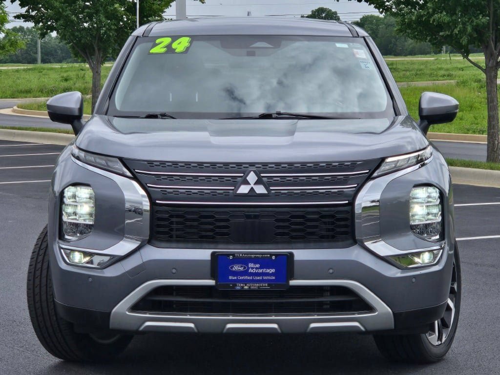 Used 2024 Mitsubishi Outlander SE FWD image 2