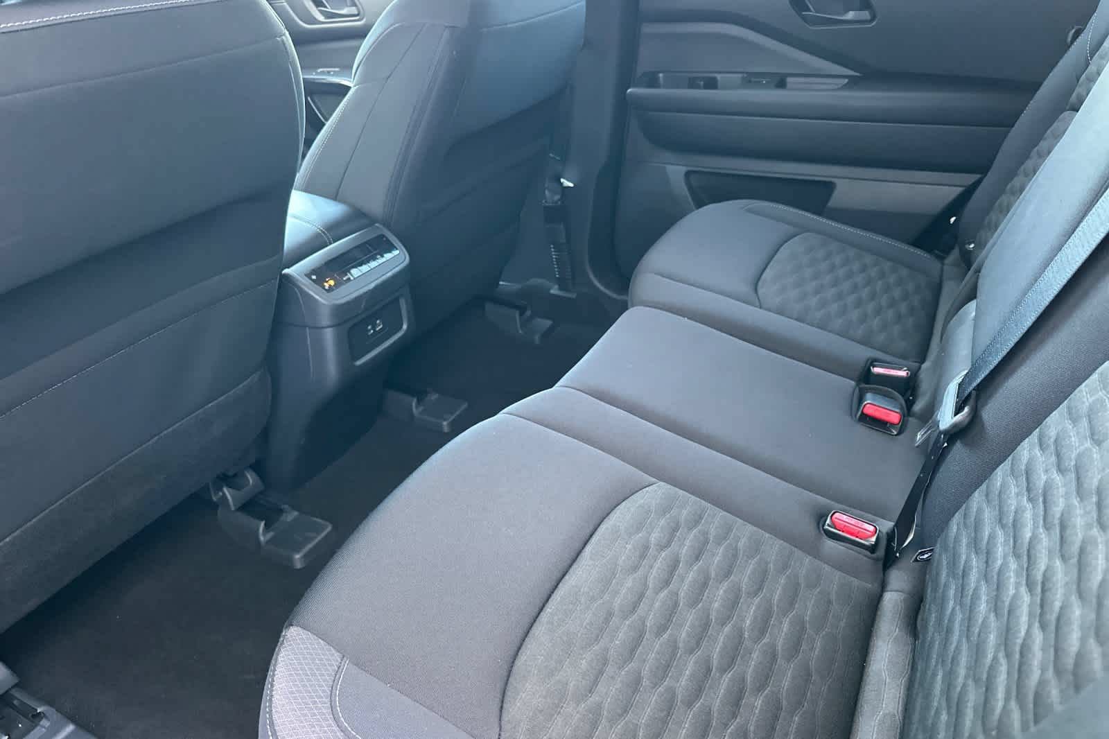 Used 2024 Nissan Pathfinder SV FWD image 4