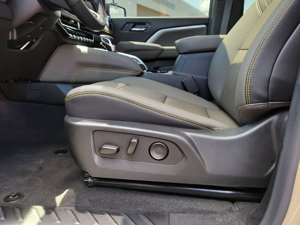 Used 2024 Chevrolet Colorado ZR2 w/ ZR2 Convenience Package III AWD/4WD image 19
