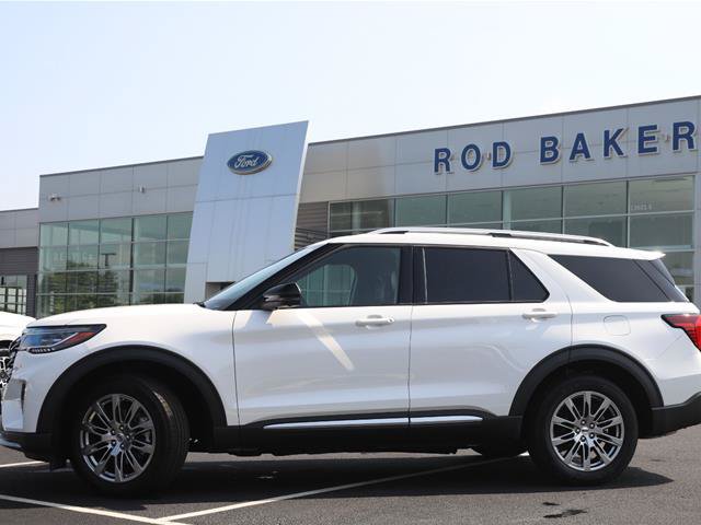 Certified 2025 Ford Explorer Platinum AWD/4WD image 3