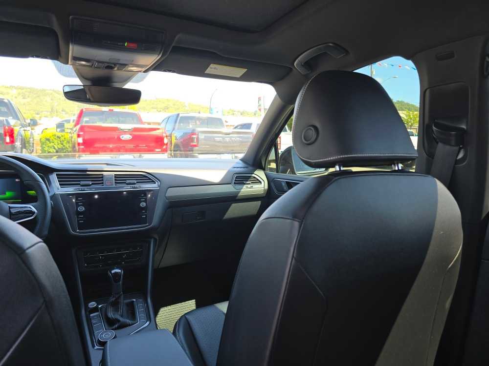 Used 2022 Volkswagen Tiguan SE R-Line AWD/4WD image 14