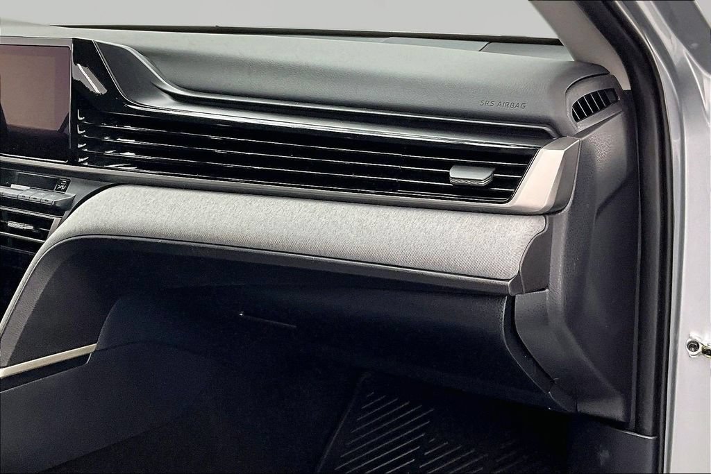 Used 2025 Toyota Camry LE w/ Convenience Package FWD image 17