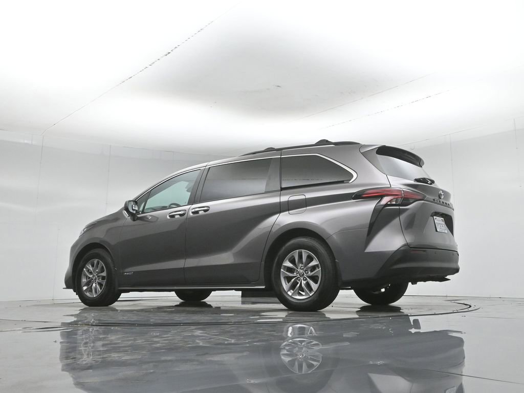 Used 2021 Toyota Sienna XLE FWD image 55
