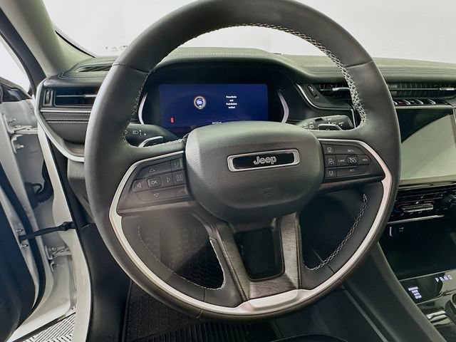 Used 2023 Jeep Grand Cherokee L Limited AWD/4WD image 16