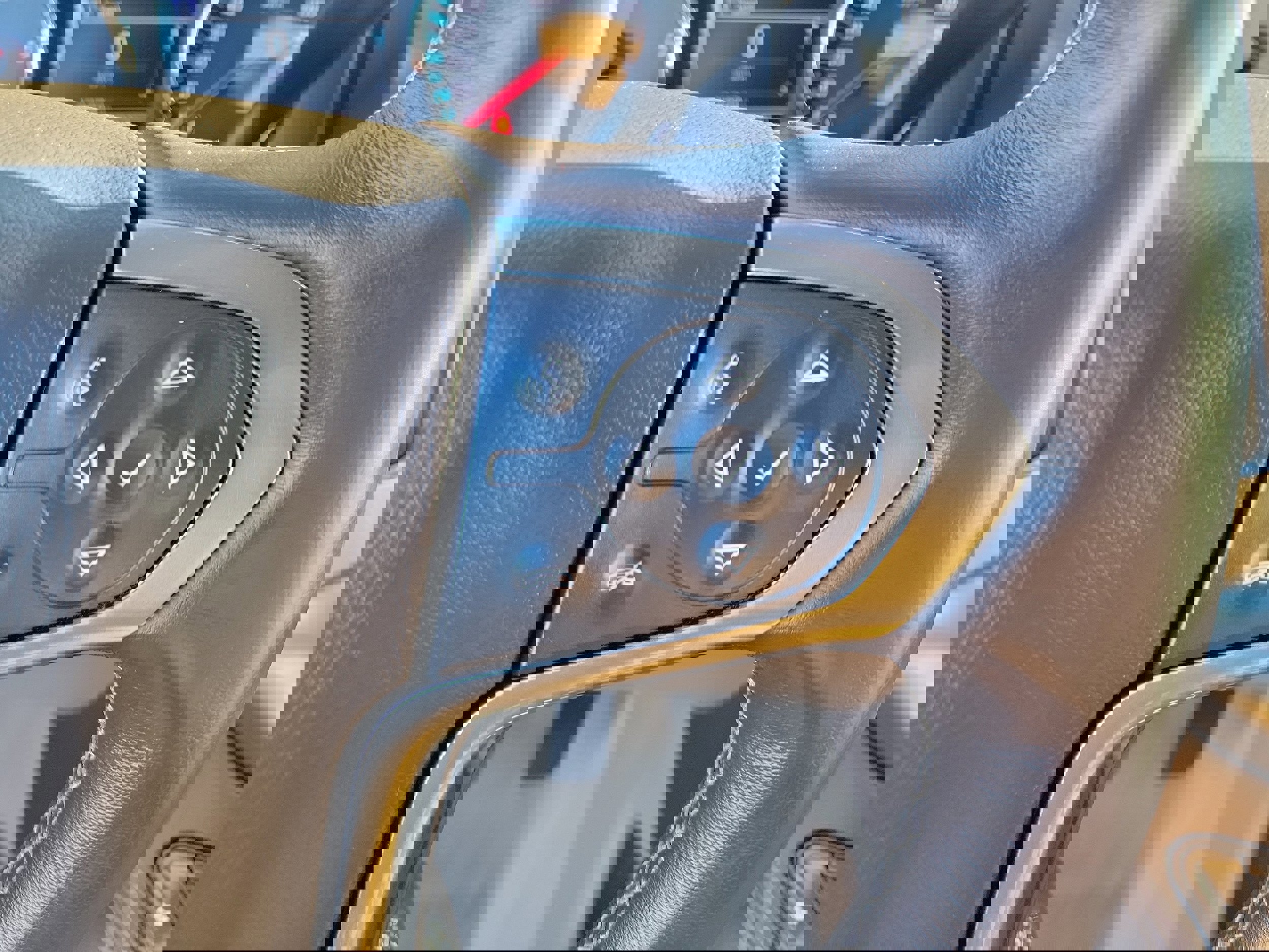 Used 2018 Chevrolet Suburban LT w/ Luxury Package image 27