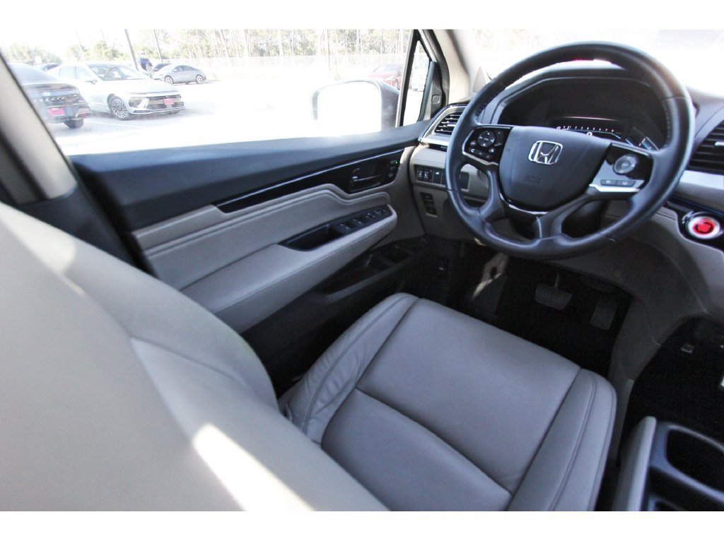 Used 2023 Honda Odyssey Touring image 11