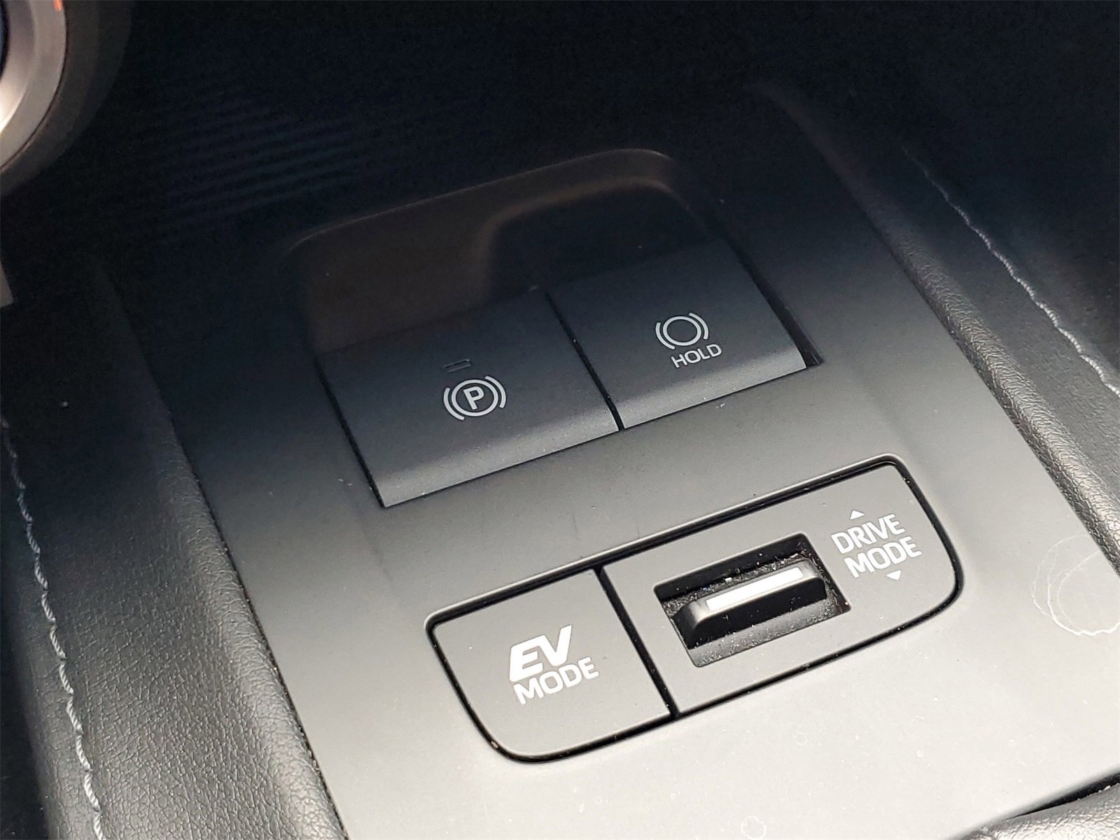 Used 2022 Toyota Venza LE image 28