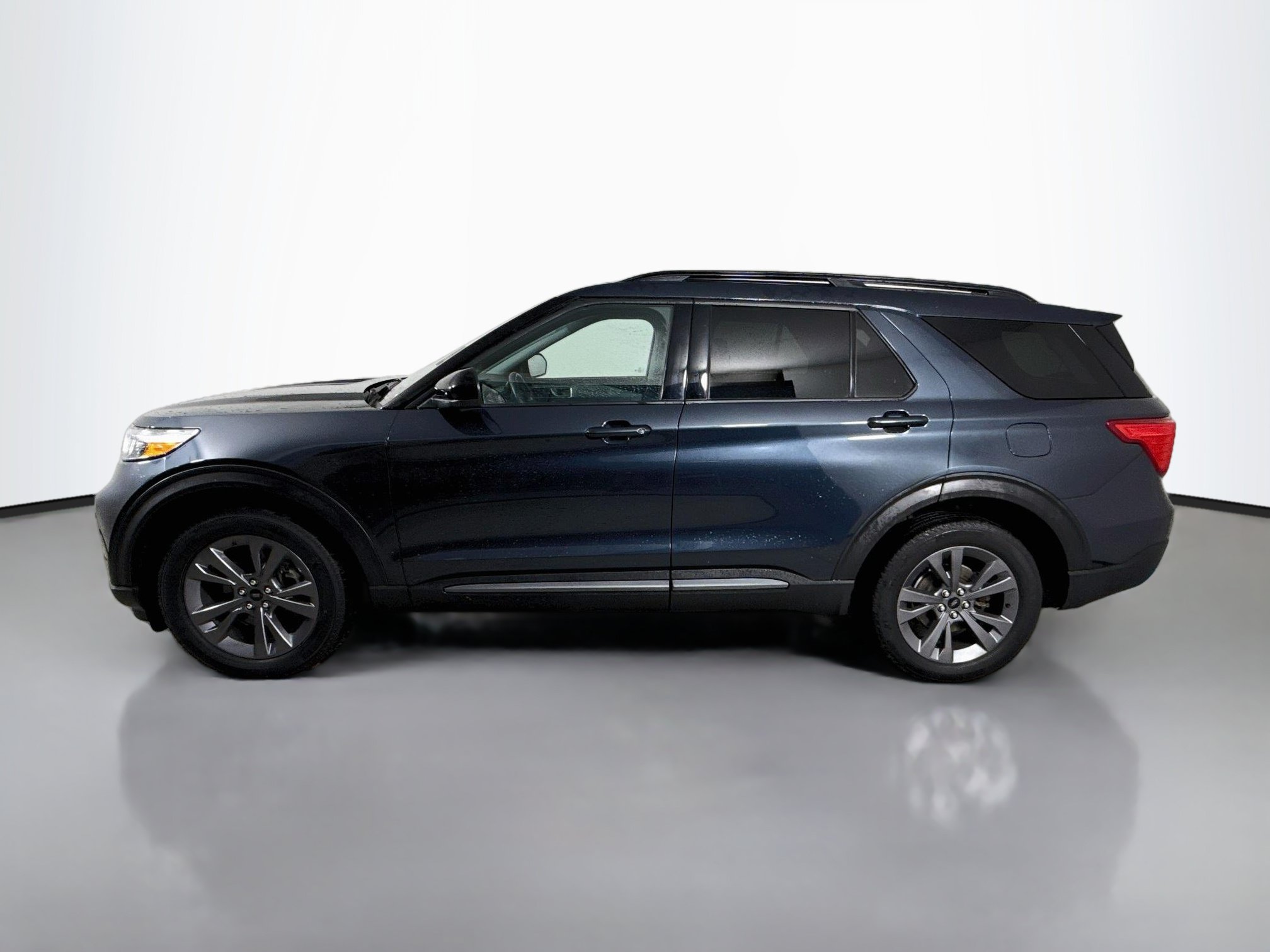 Certified 2023 Ford Explorer XLT w/ Equipment Group 202A AWD/4WD image 8