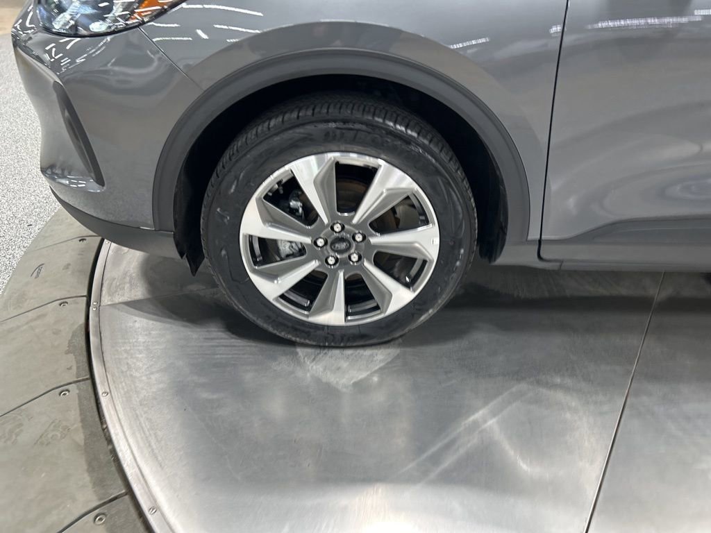 Certified 2025 Ford Escape Platinum image 35