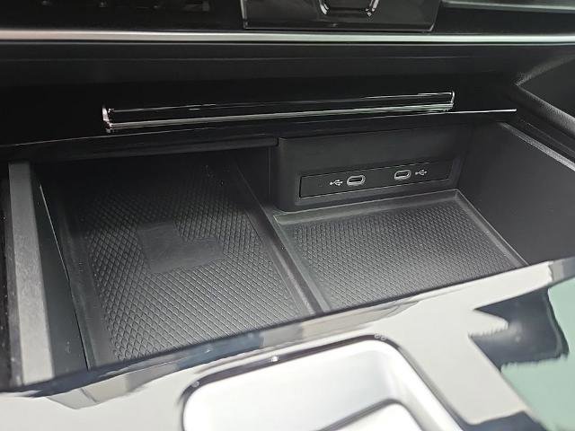 Used 2024 Volkswagen Atlas Cross Sport SE image 31