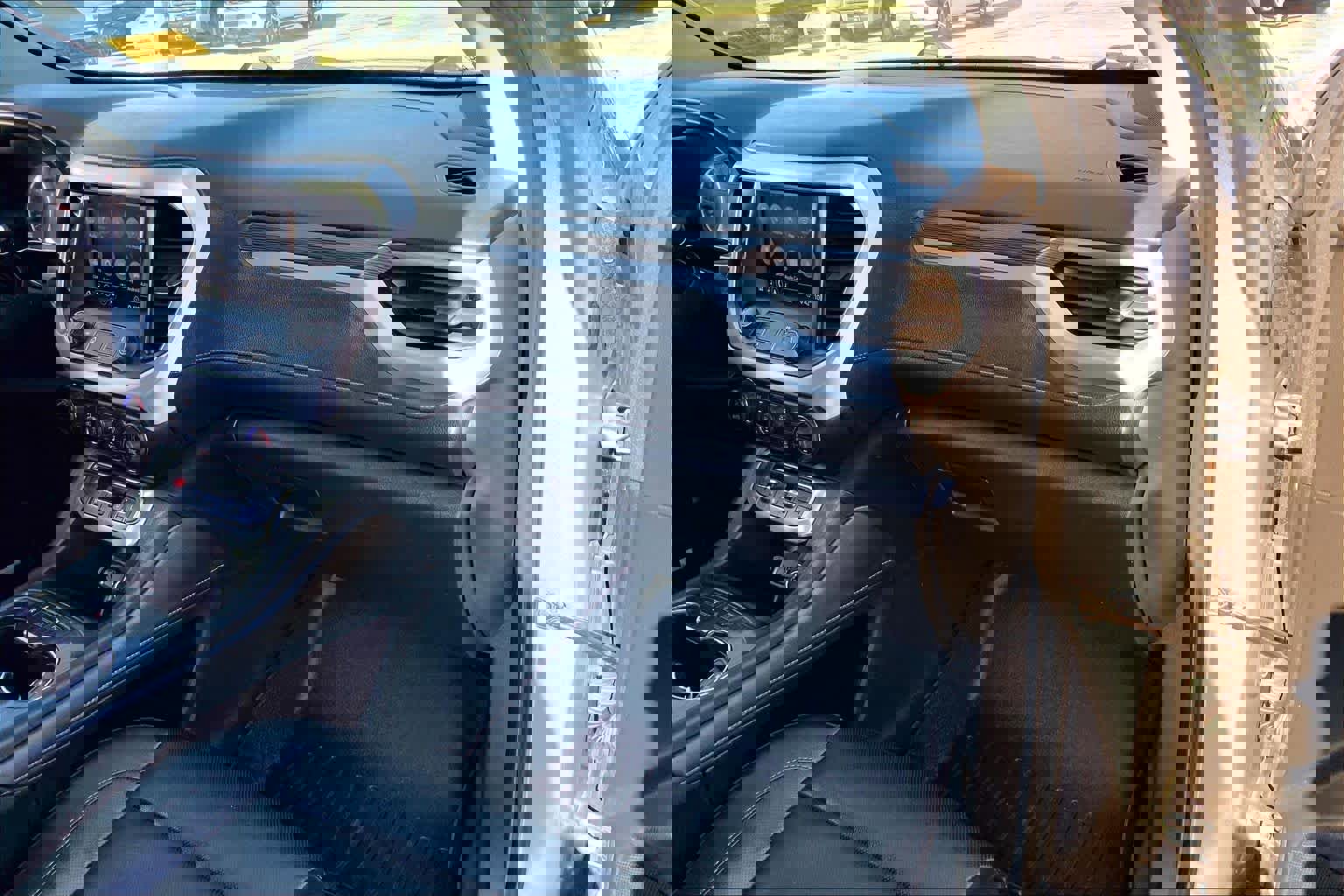 Used 2020 GMC Acadia SLT w/ Premium Package image 17