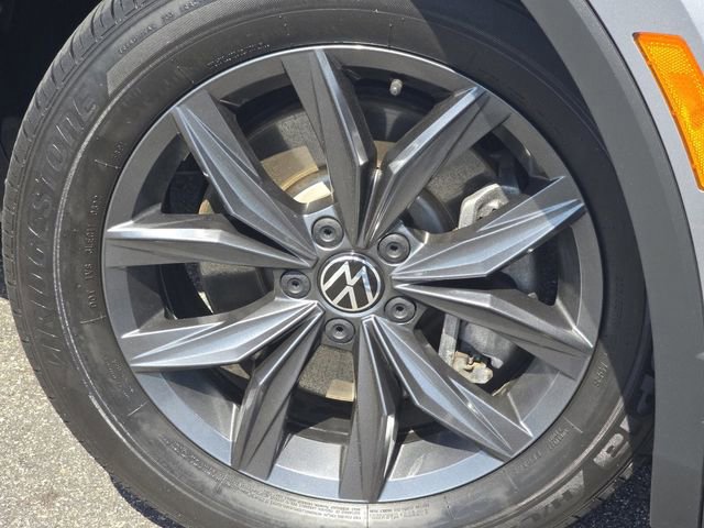 Used 2022 Volkswagen Tiguan SE AWD/4WD image 14