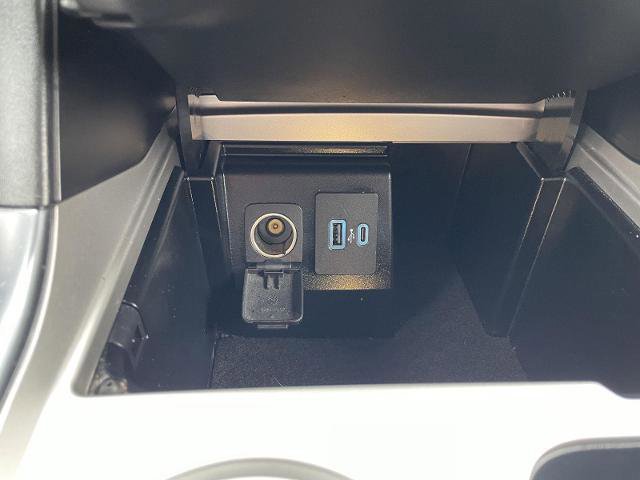 Certified 2022 Ford Explorer XLT w/ Equipment Group 202A image 29