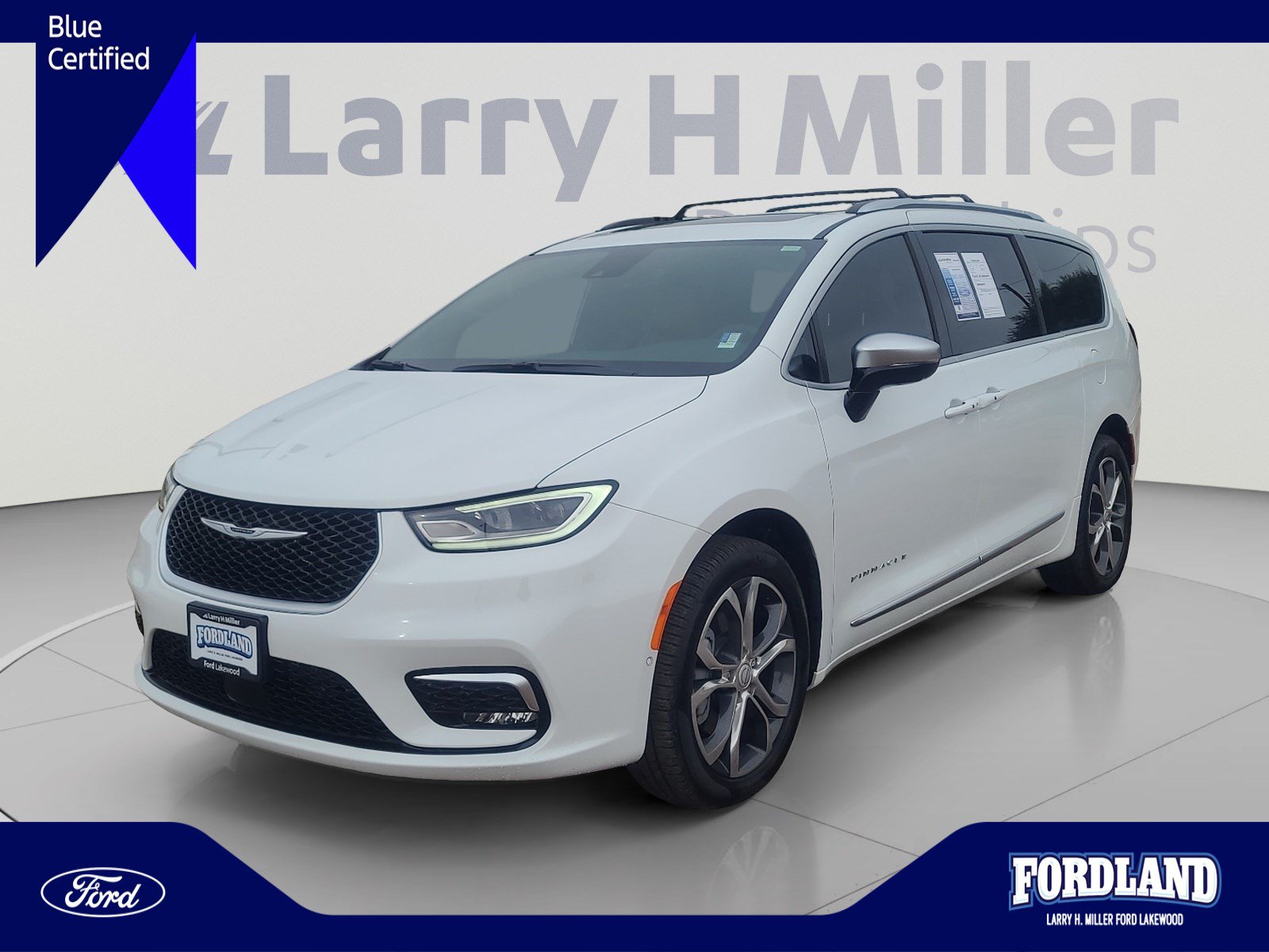 Used 2026 Chrysler Pacifica Pinnacle w/ Trailer Tow Group AWD/4WD image 1