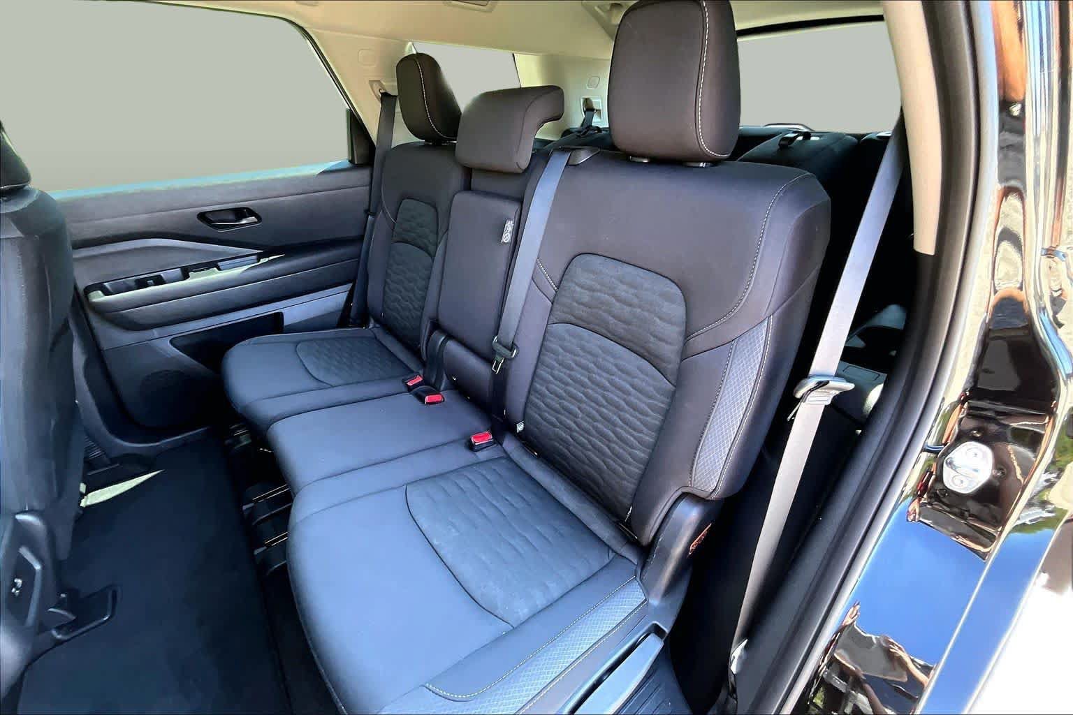 Used 2025 Nissan Pathfinder SV AWD/4WD image 21