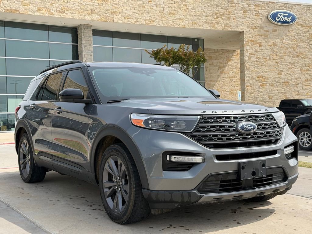 Certified 2024 Ford Explorer XLT w/ Equipment Group 202A RWD image 17