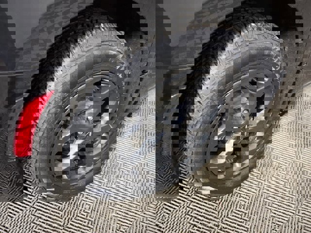 Used 2022 Chrysler Pacifica Limited w/ Uconnect Theater Family Group image 8