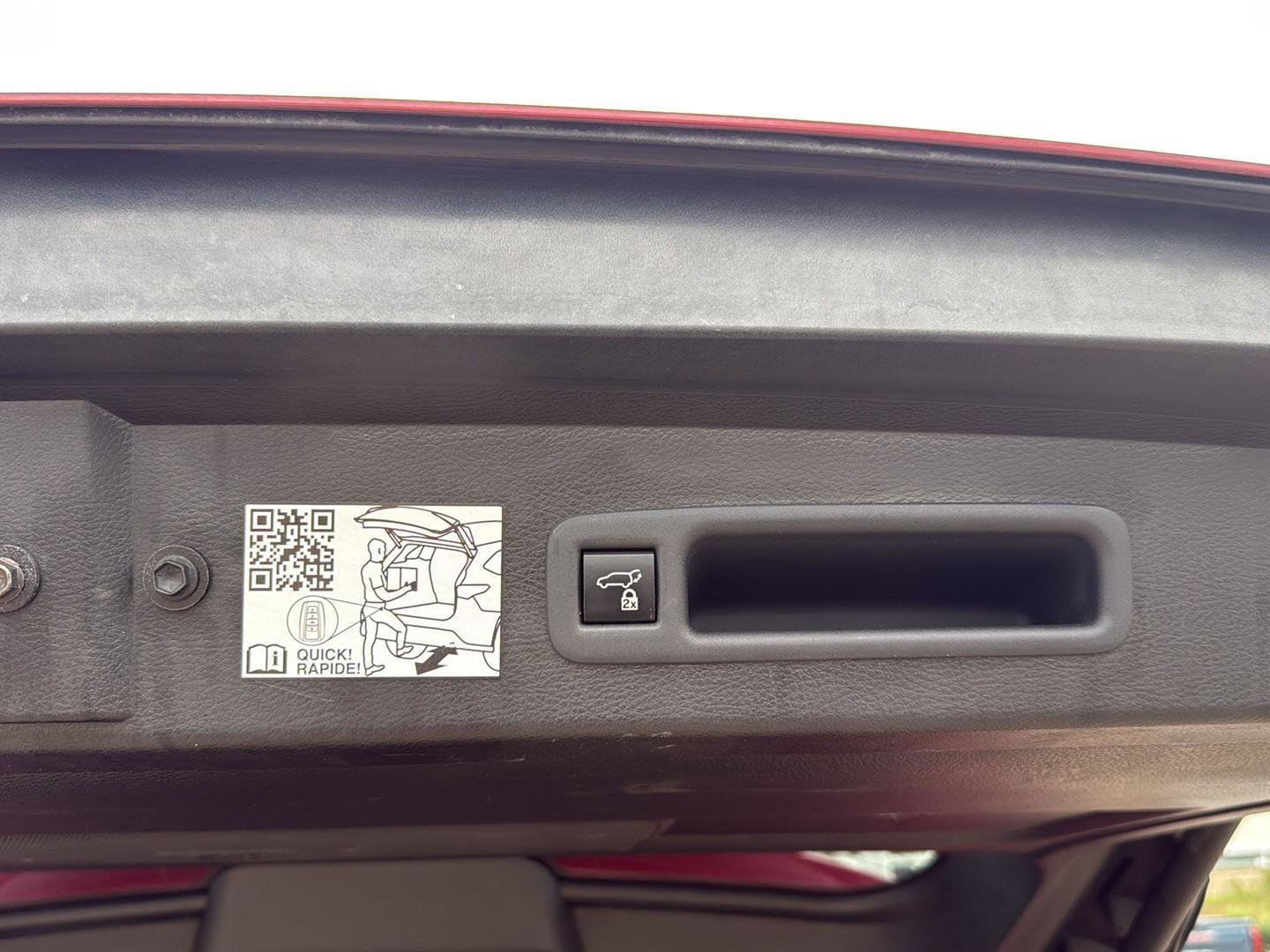 Used 2021 Toyota Sienna Platinum image 25