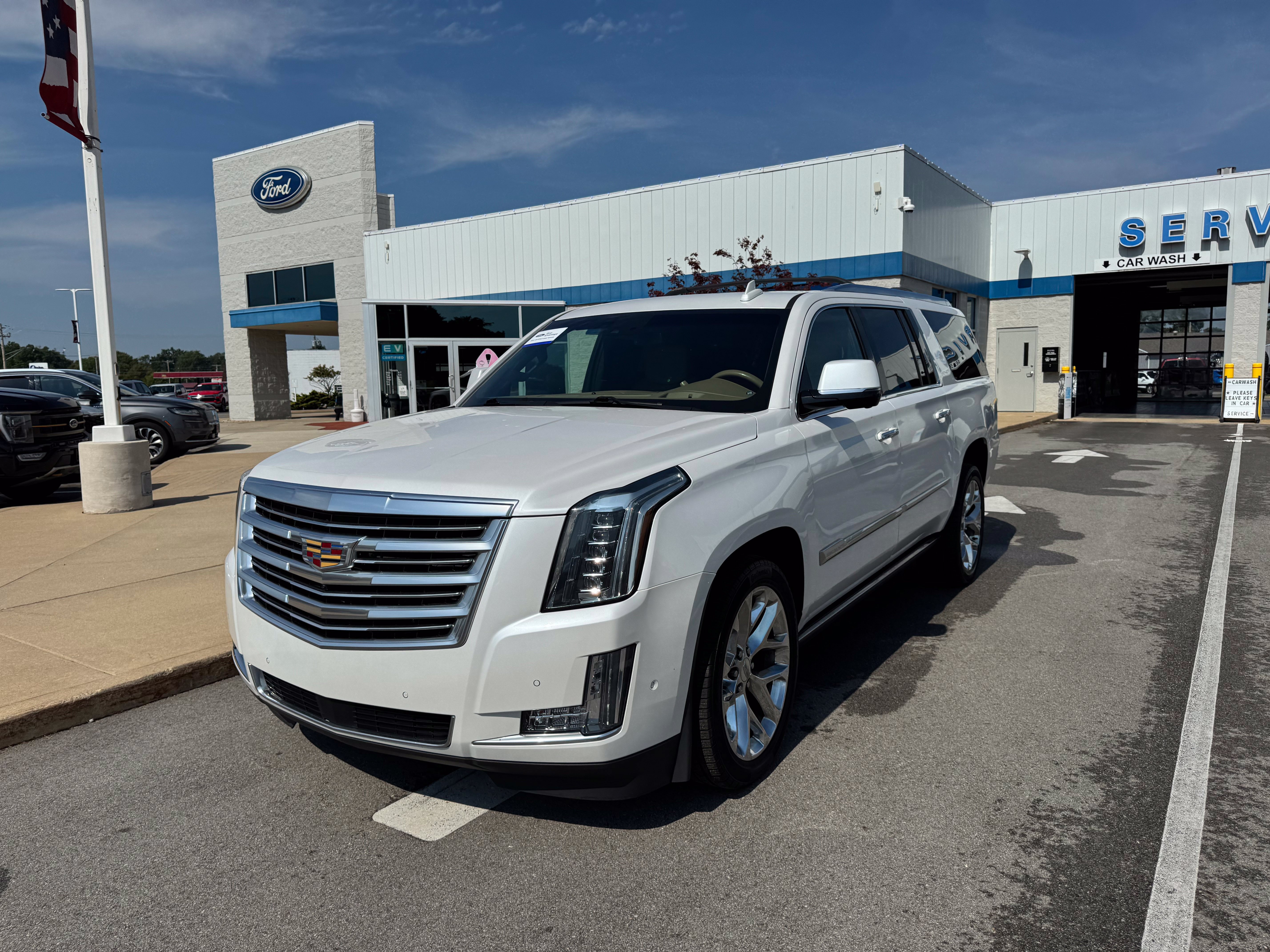 Used 2018 Cadillac Escalade ESV Platinum AWD/4WD image 3