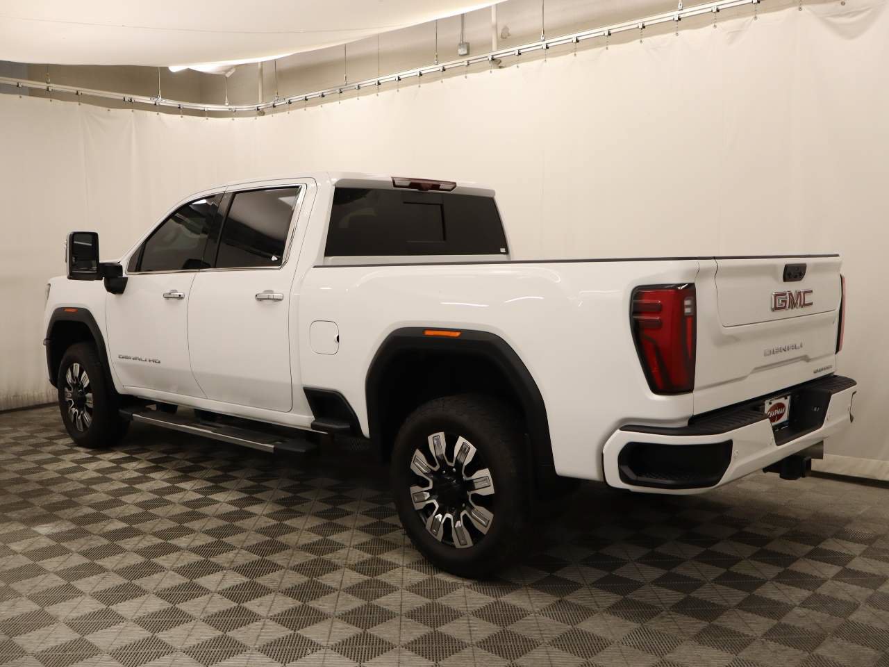 Used 2024 GMC Sierra 3500 Denali w/ Denali Reserve Package AWD/4WD image 3