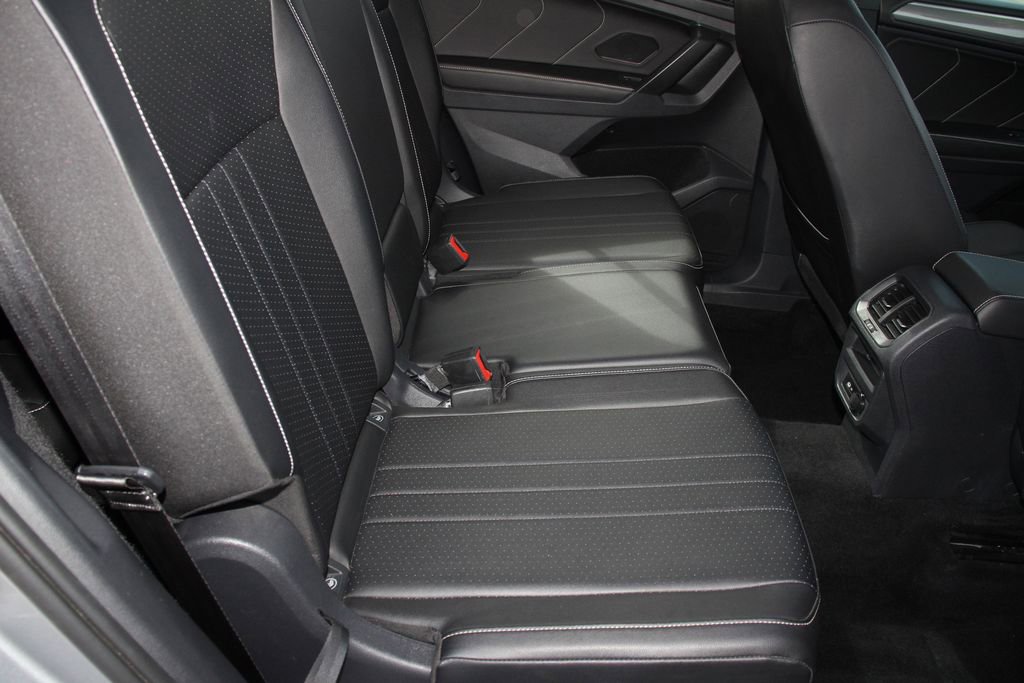 Used 2022 Volkswagen Tiguan SE R-Line FWD image 25