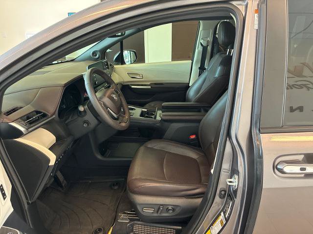 Used 2023 Toyota Sienna Platinum AWD/4WD image 12