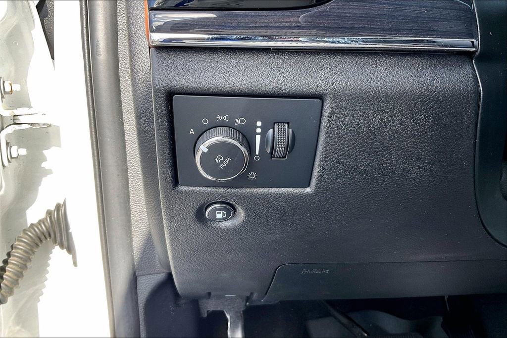 Used 2021 Jeep Grand Cherokee Overland AWD/4WD image 34