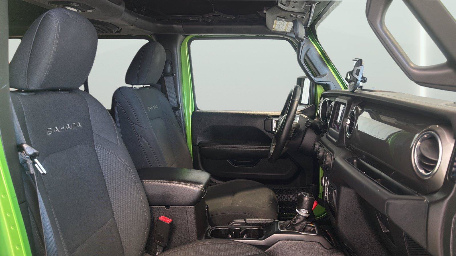 Used 2018 Jeep Wrangler Unlimited Sahara AWD/4WD image 14