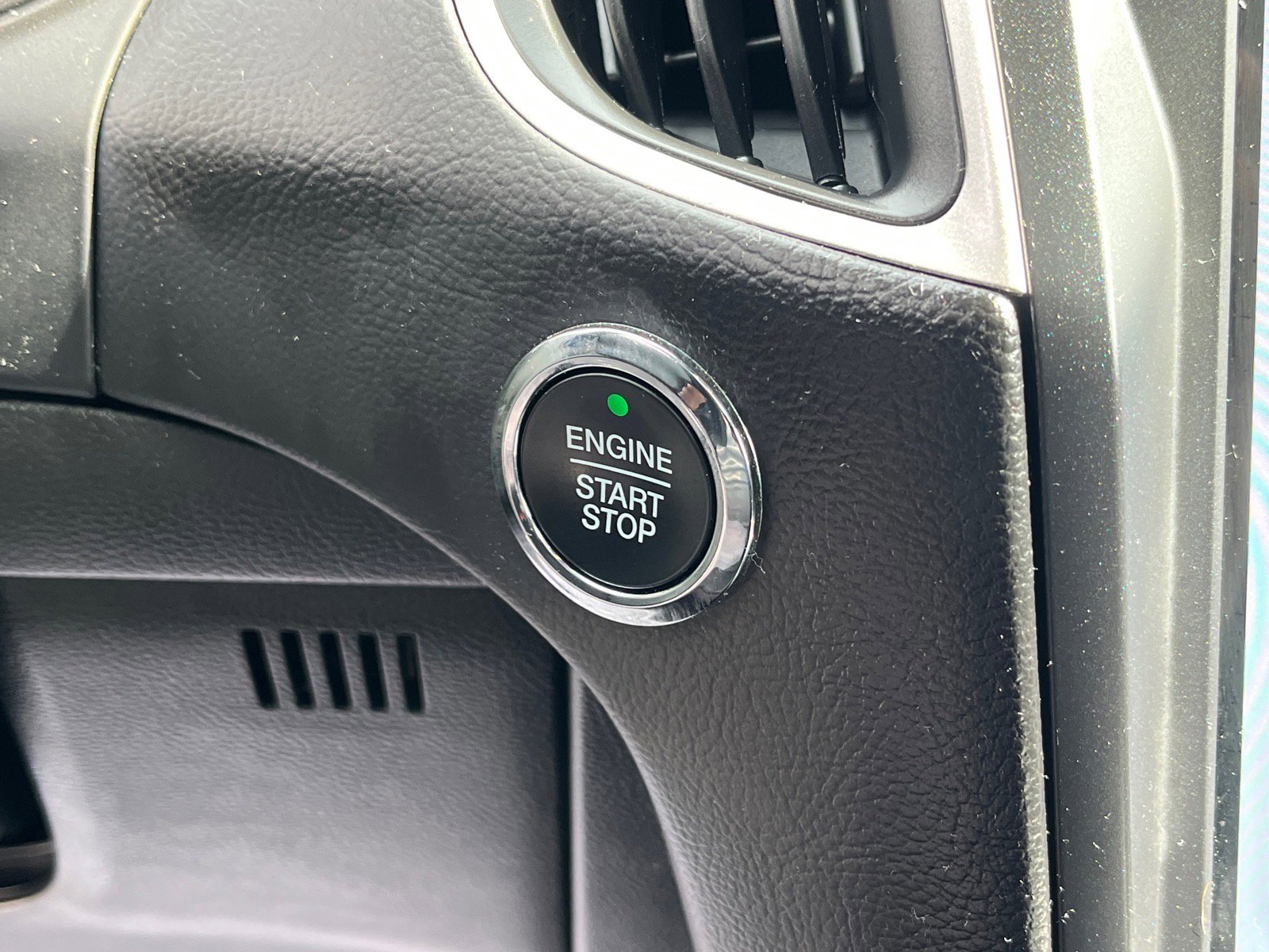 Certified 2024 Ford Edge ST-Line image 9