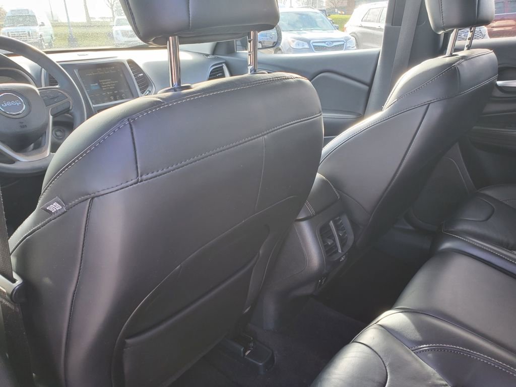 Used 2016 Jeep Cherokee Limited image 11