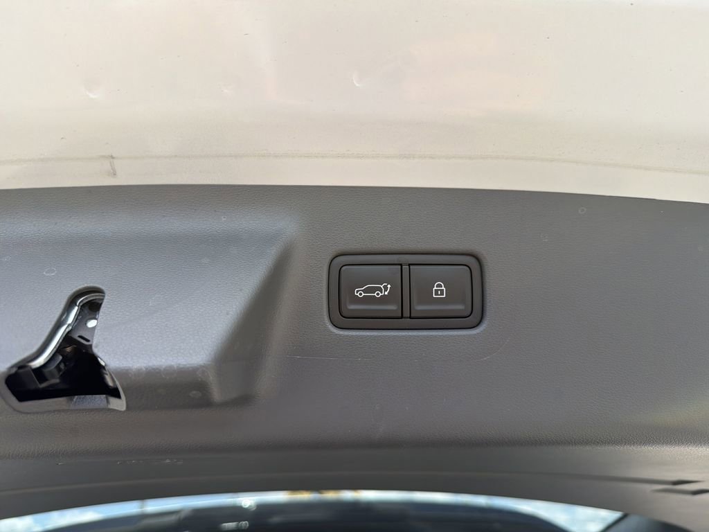 Used 2025 Hyundai Santa Fe SEL FWD image 11
