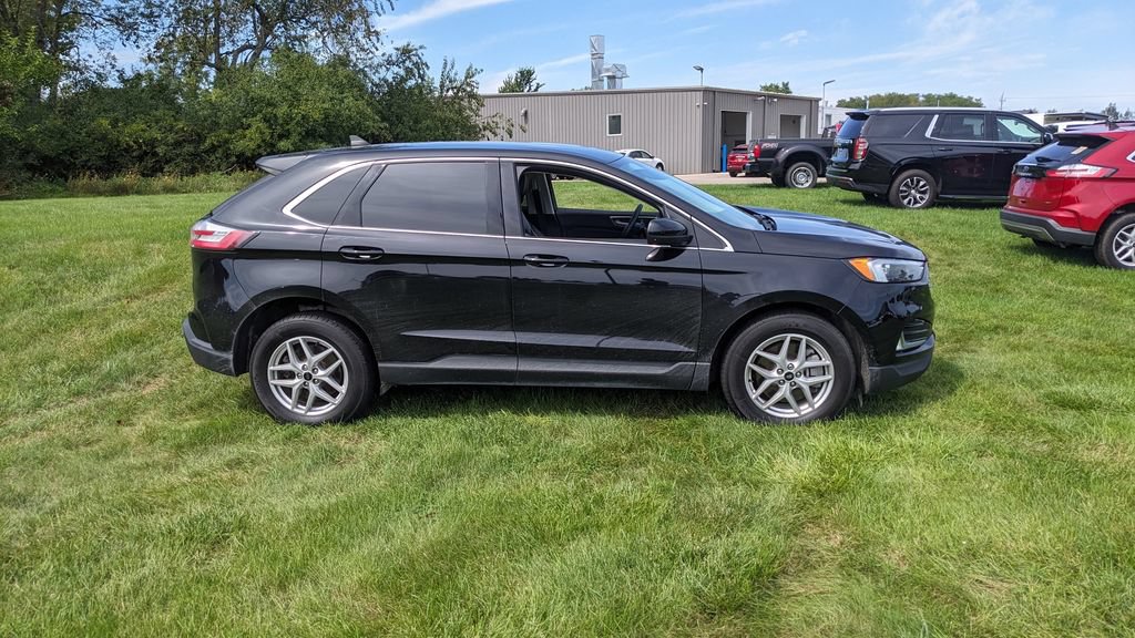 Certified 2023 Ford Edge SEL w/ Convenience Package AWD/4WD image 2