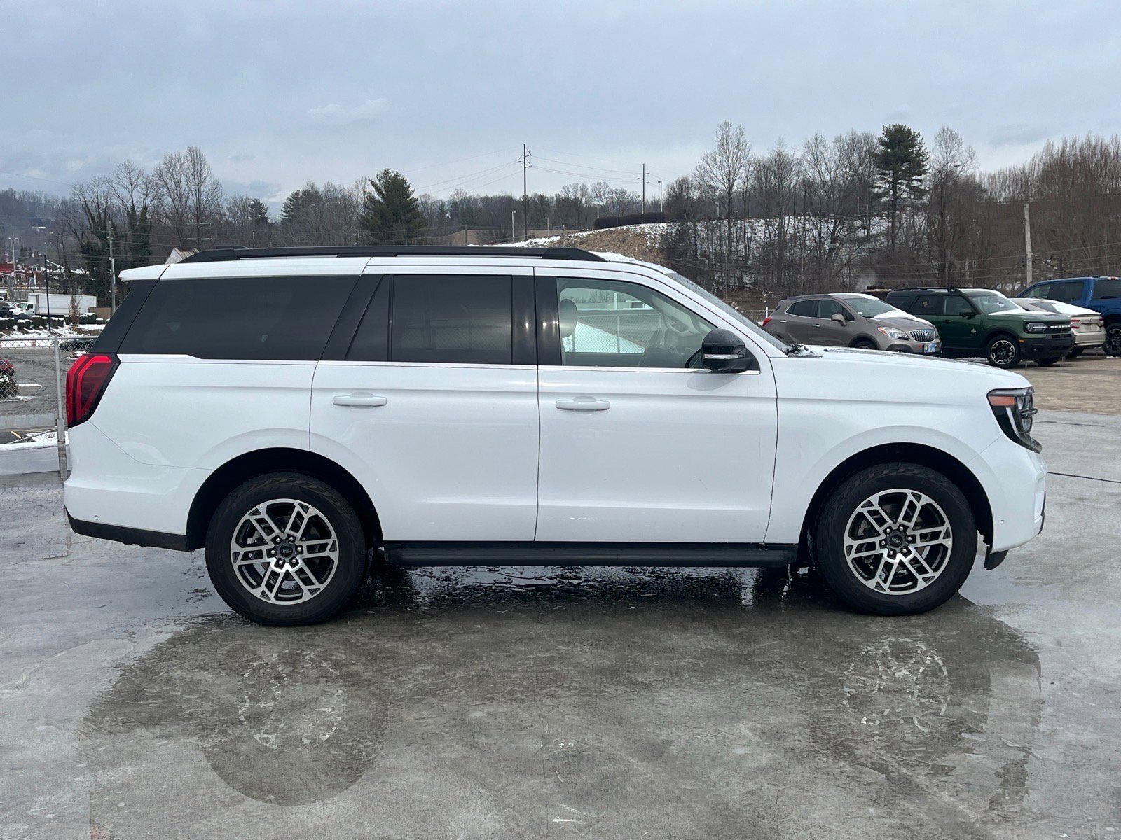 Certified 2025 Ford Expedition Active image 2