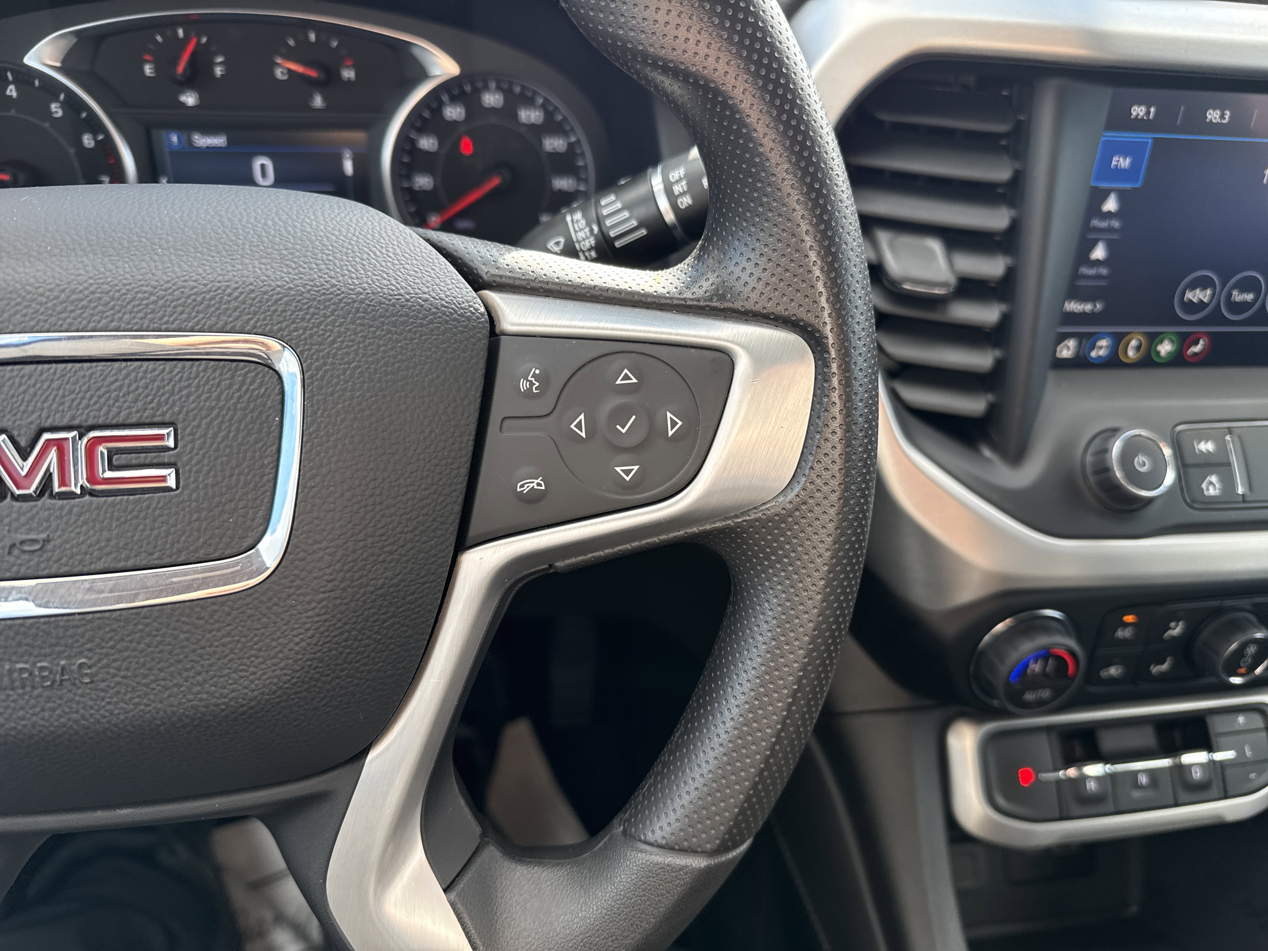 Used 2023 GMC Acadia SLE w/ Driver Convenience Package FWD image 23