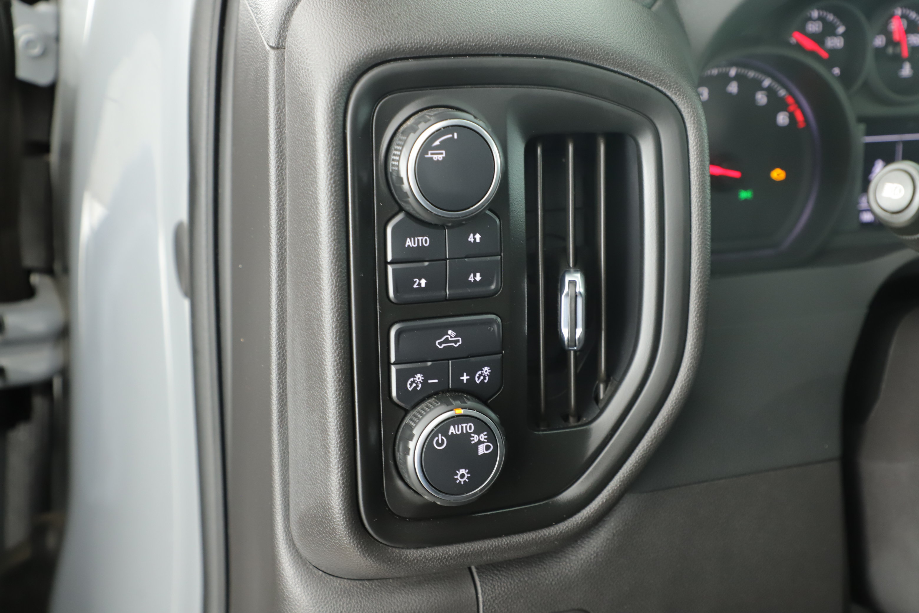 Used 2024 Chevrolet Silverado 1500 Custom Trail Boss w/ LPO, Dark Essentials Package AWD/4WD image 10