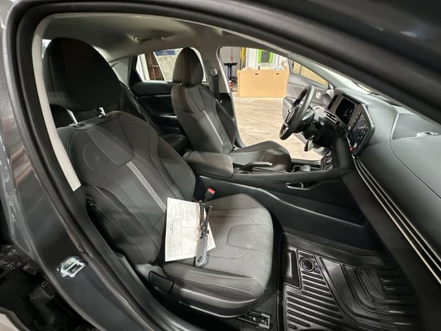 Used 2026 Hyundai Elantra SE FWD image 32