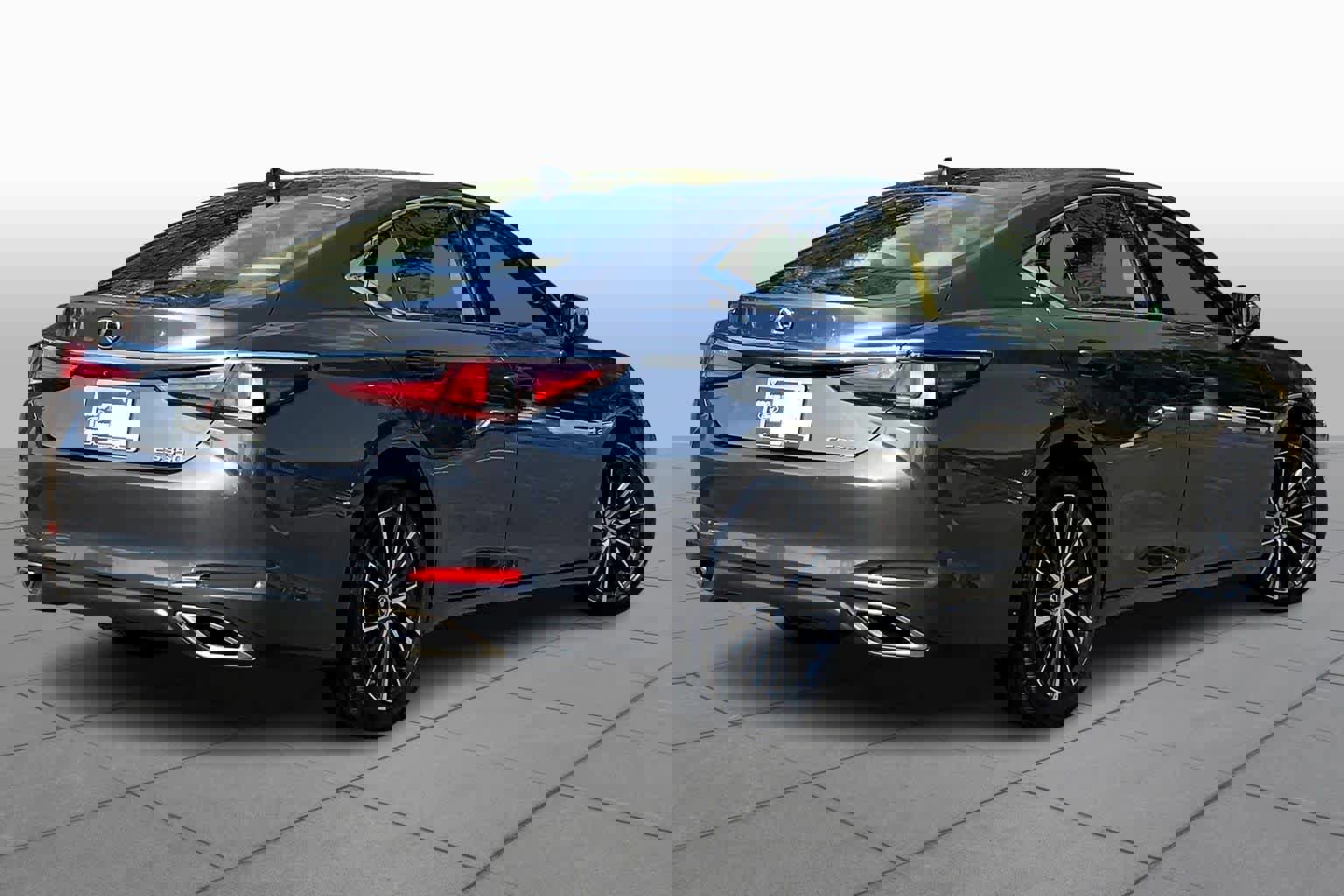 Used 2024 Lexus ES 350 w/ Premium Package image 4