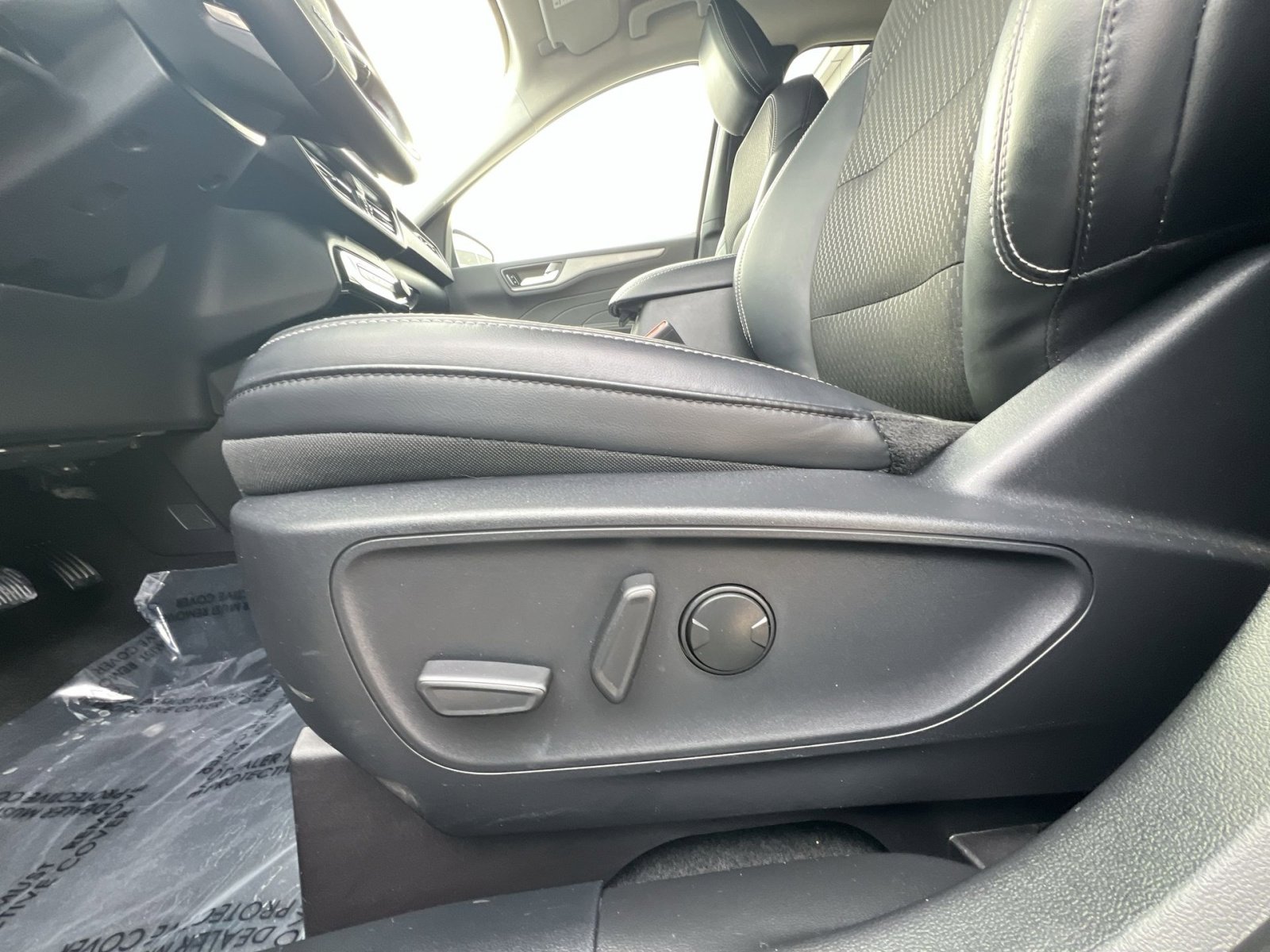 Certified 2025 Ford Escape SE image 14