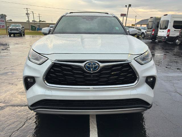 Used 2023 Toyota Highlander Platinum AWD/4WD image 2