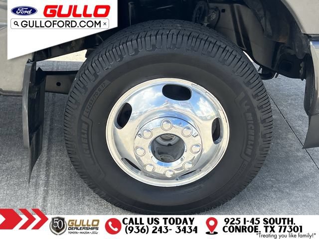 Certified 2017 Ford F350 Platinum w/ Platinum Ultimate Package AWD/4WD image 32