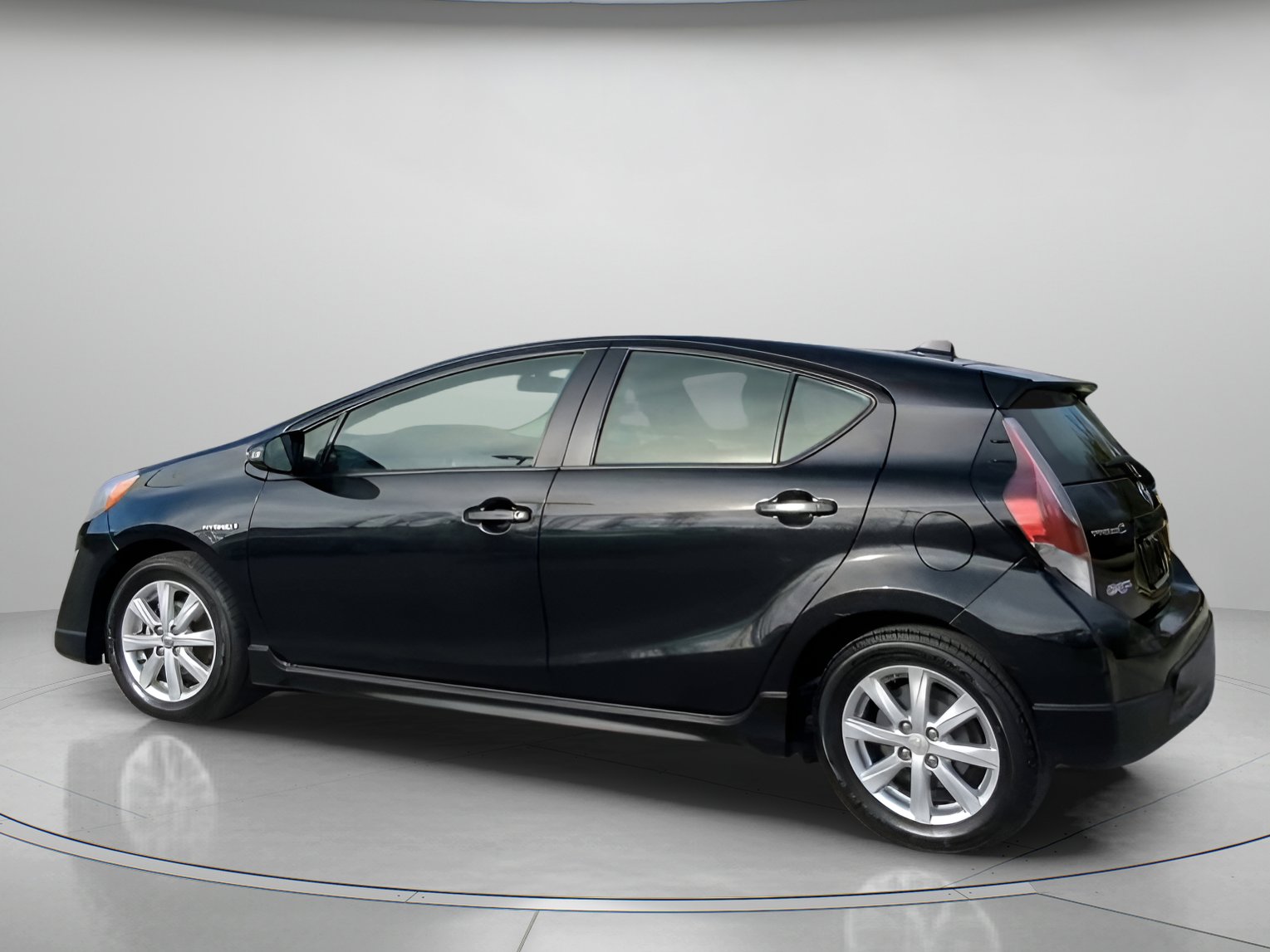 Used 2017 Toyota Prius C Two image 18