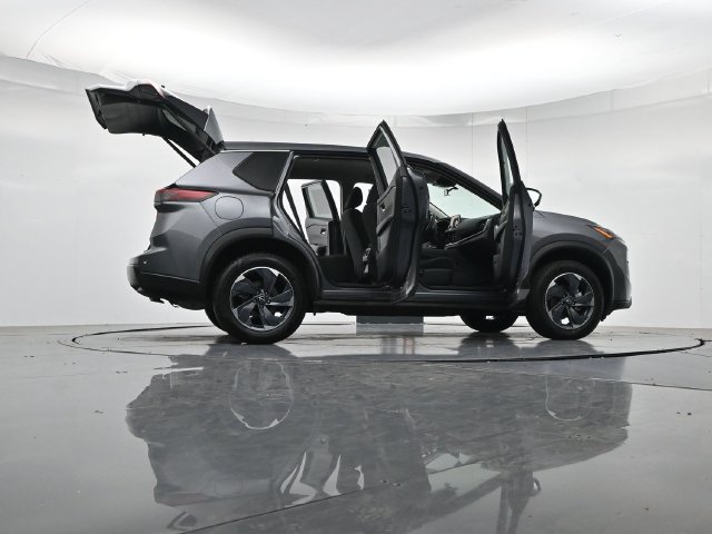 Used 2025 Nissan Rogue SV FWD image 52