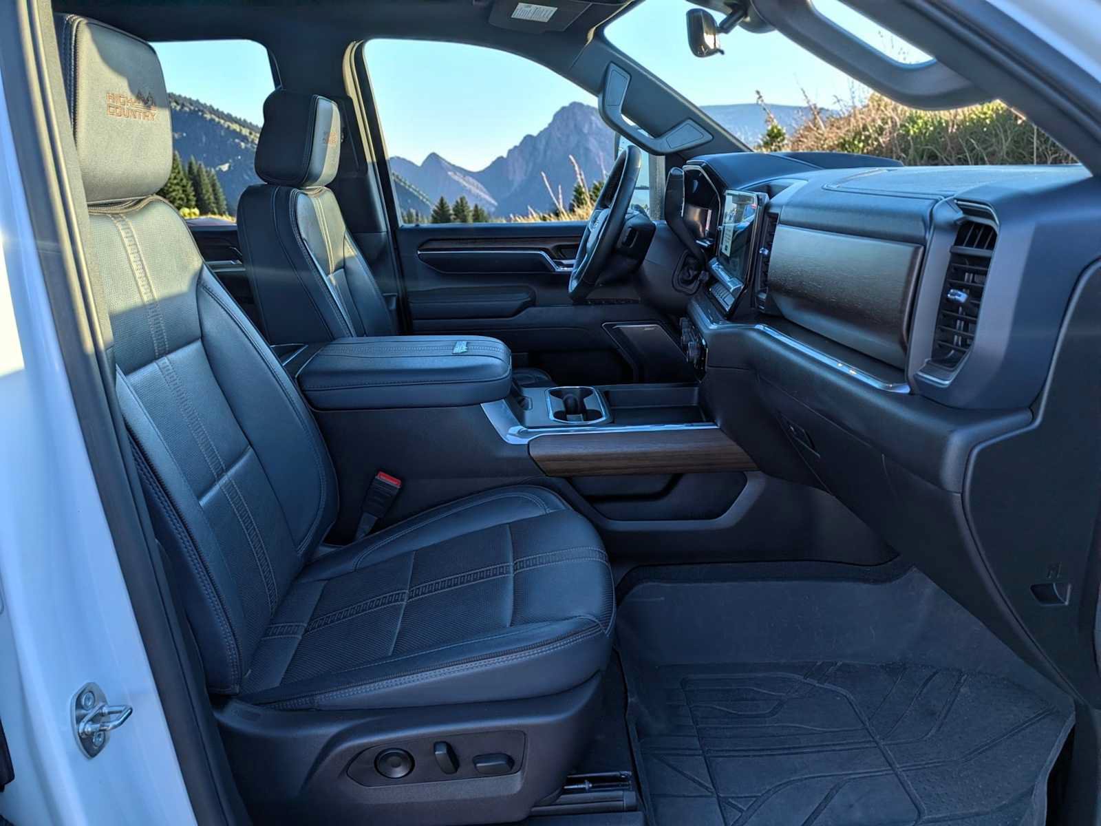 Used 2024 Chevrolet Silverado 2500 High Country w/ High Country Premium Package AWD/4WD image 13