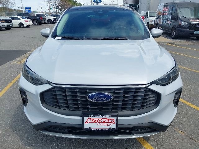 Certified 2025 Ford Escape Platinum w/ Class II Trailer Tow Package AWD/4WD image 3