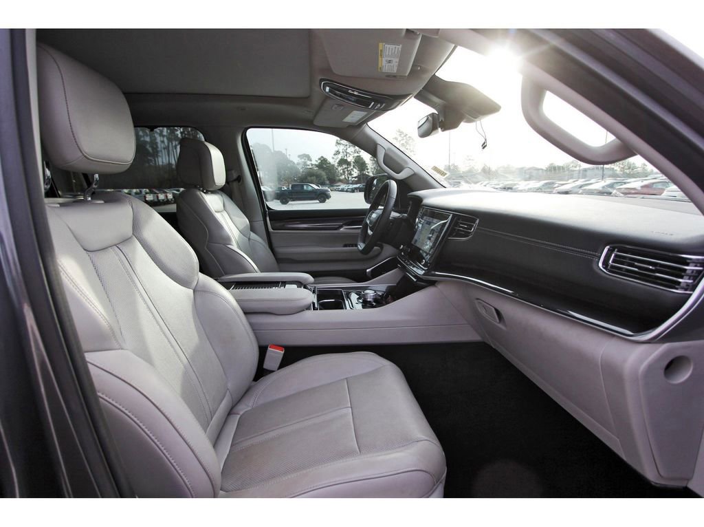 Used 2023 Jeep Wagoneer 2WD w/ Premium Group I image 26