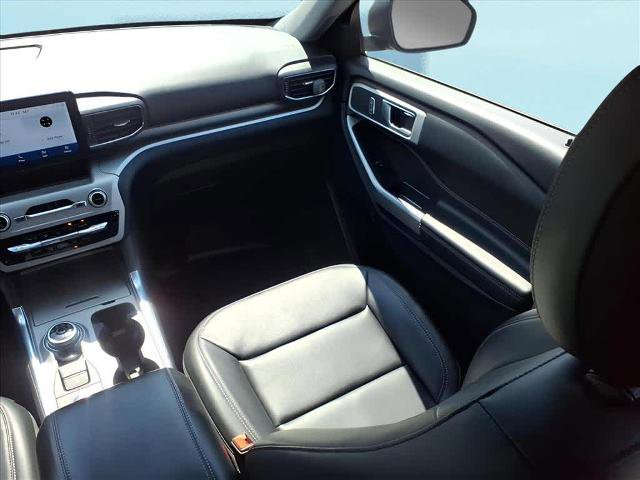 Certified 2022 Ford Explorer XLT w/ Equipment Group 202A image 16