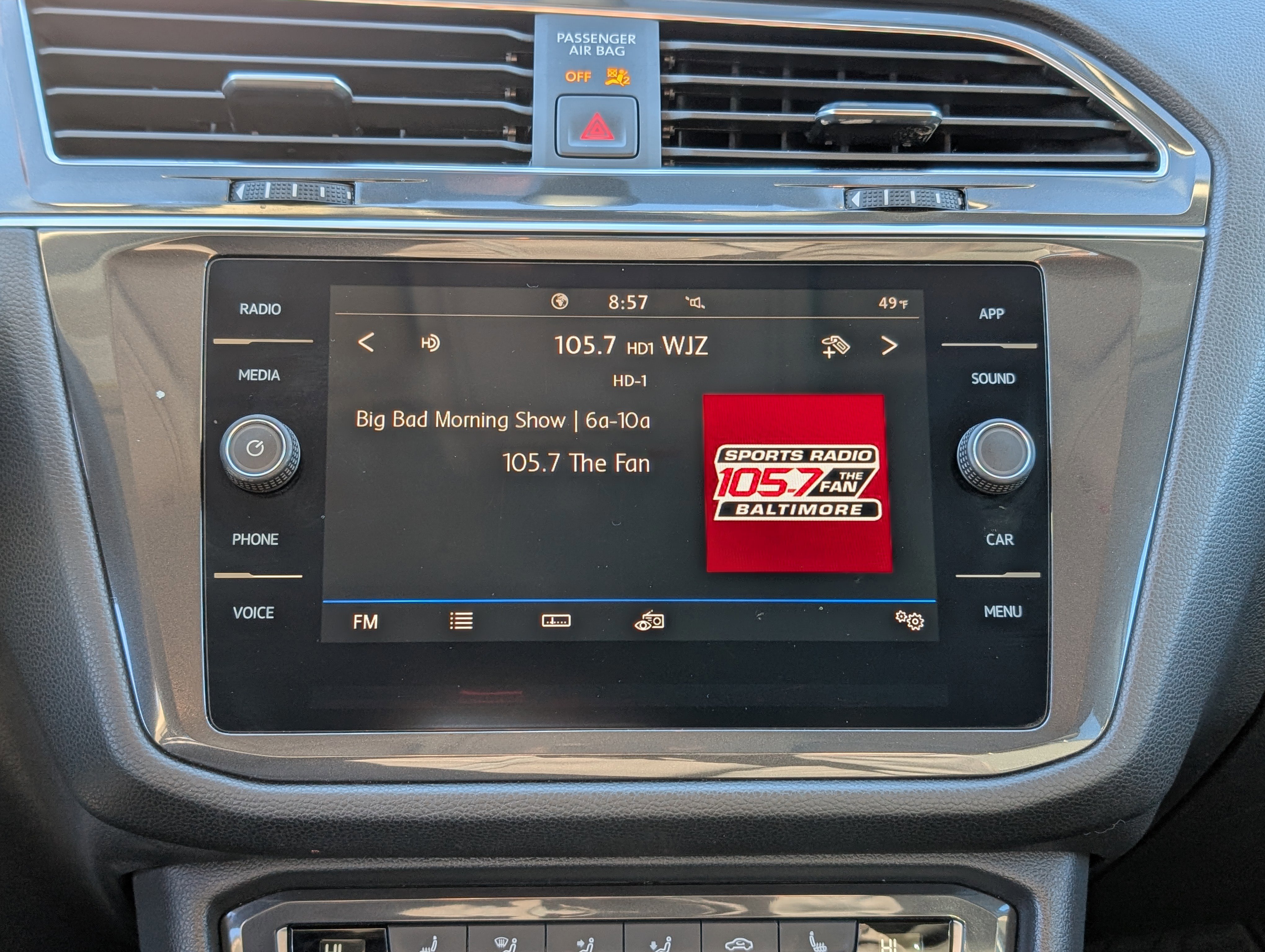 Used 2020 Volkswagen Tiguan SE image 28